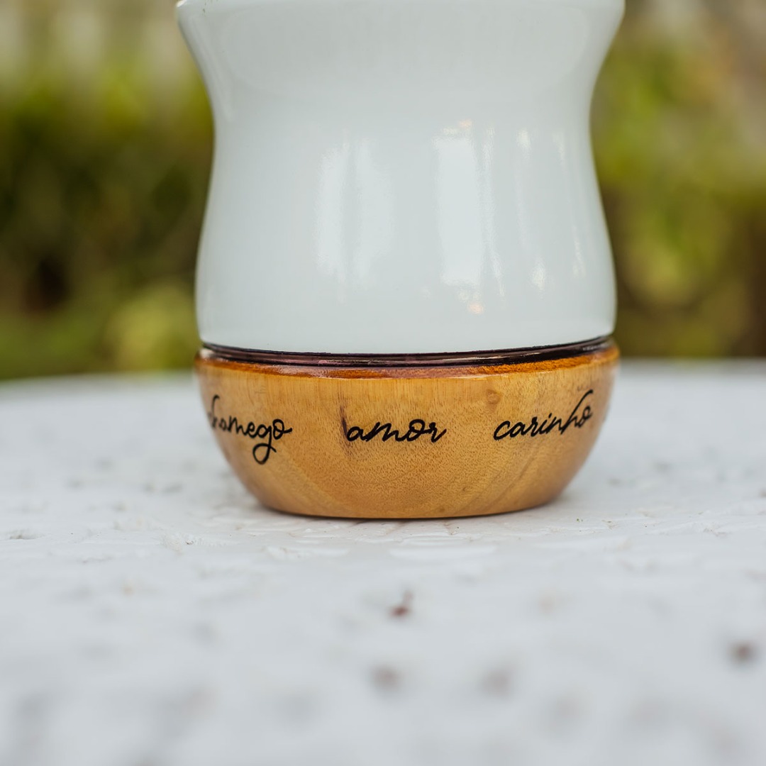 Imagem CUIA DE MADEIRA IMBUIA BRANCA PREMIUM PERSONALIZADA: Colo de Mãe